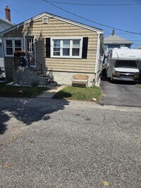 Building Photo - 14 McKay Ave