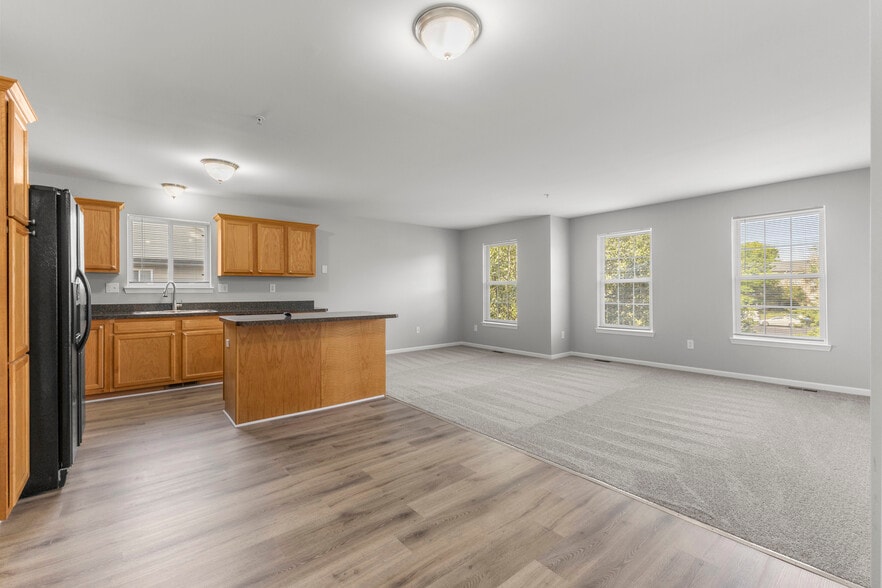 Primary Photo - Turnberry Court