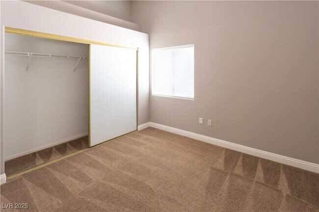 Building Photo - 2110 Los Feliz St
