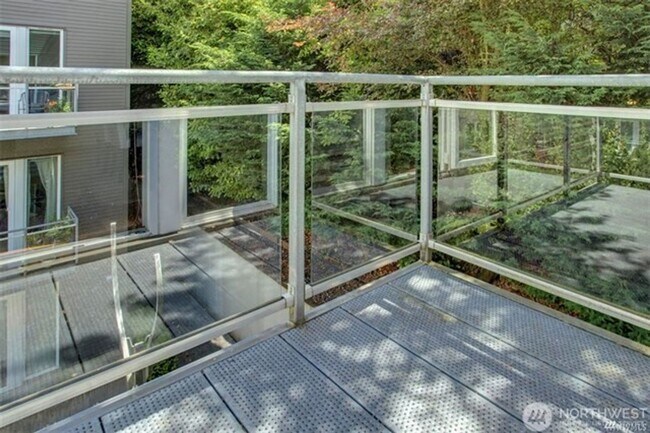 Building Photo - 2bd/1.75ba Kirkland Condo