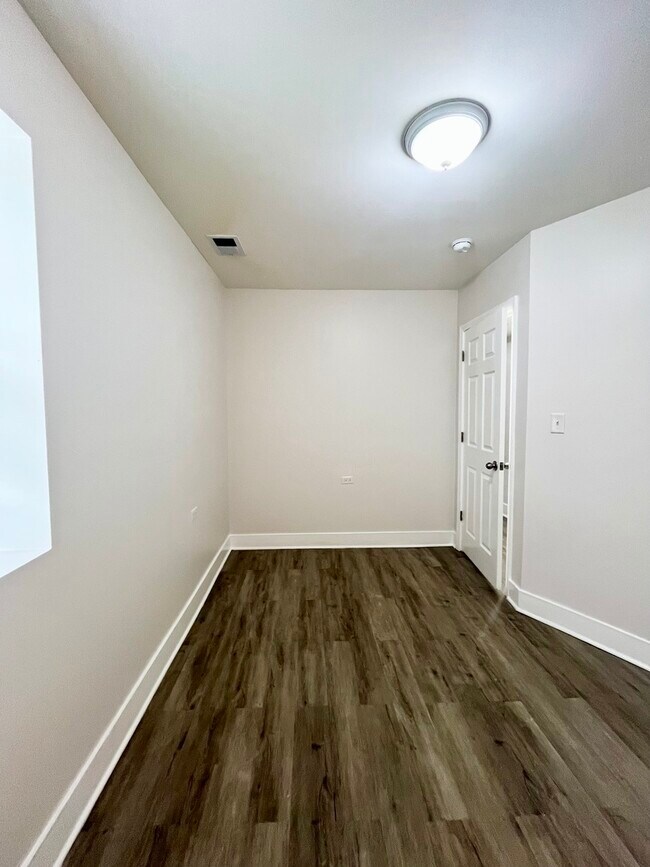 Building Photo - 3939 W Iowa St