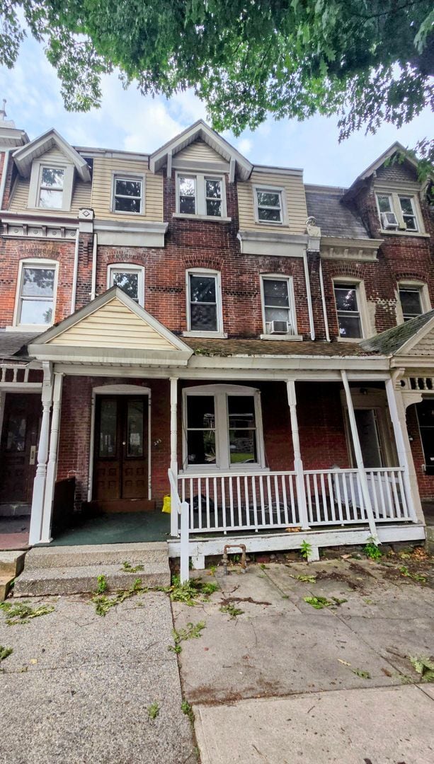 Building Photo - 245 N 4th St