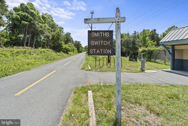 Building Photo - 43805 Middleway Ter