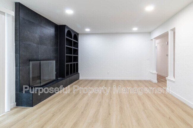 Building Photo - 8913 Bentree Country Way