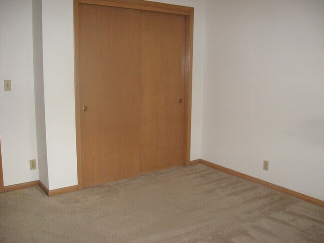 Building Photo - Duplex-Great neighborhood! NEW REDUCED PRICE - $1538 per month!