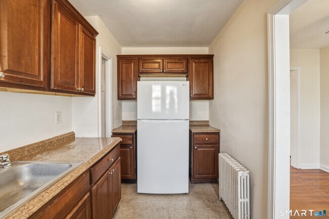 Building Photo - 957 William St