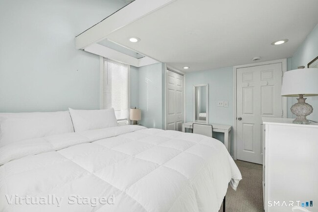 Building Photo - 116 College Pl