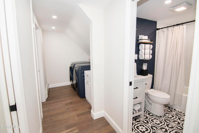 Building Photo - 4 Van Buren St