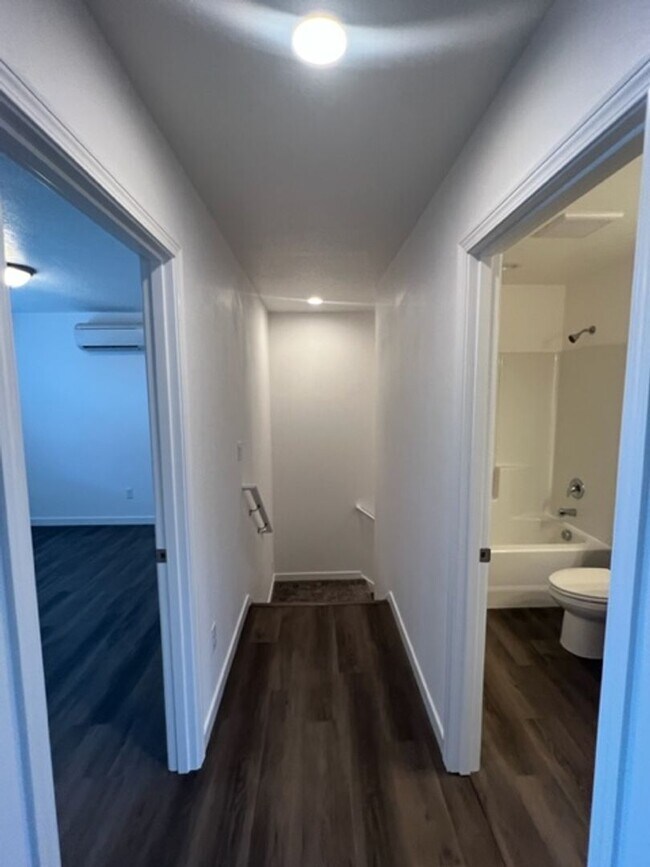 Building Photo - 1106-1108 W 11TH