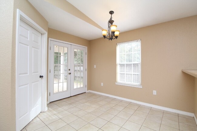 Building Photo - Corner Lot 3 Bedroom Home Off Gulf Beach H...