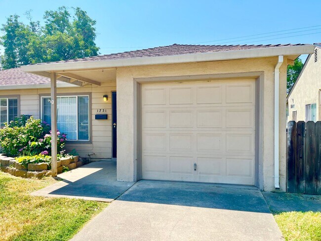 Primary Photo - 1729-1731 Madrone Avenue