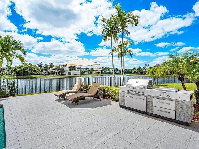 Building Photo - 17511 Cadena Dr