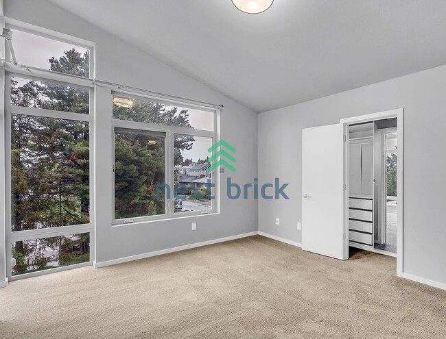 Building Photo - 3BR / 3BA Single-Family Home in Desirable Seattle Neighborhood