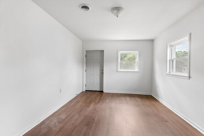 Building Photo - 422 Longwood Ave