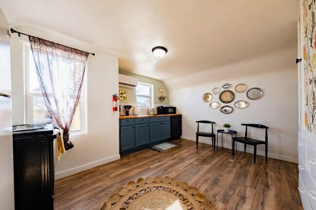 Building Photo - 170 E 100 N