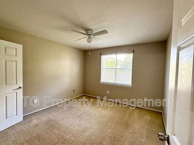 Building Photo - 11 Arbor Club Dr