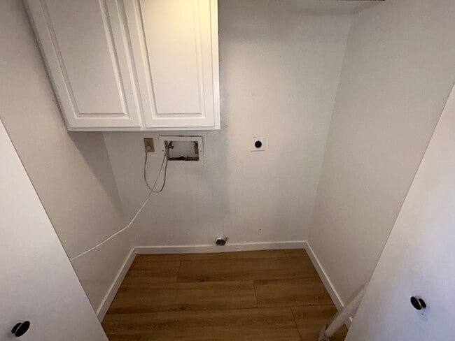 Building Photo - 6104 W Townley Ave