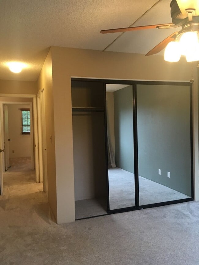 Building Photo - Healani Gardens-2 bed, 2 bath, 2 parking!