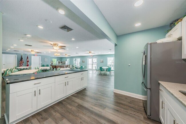 Building Photo - 1000 Crane Ct