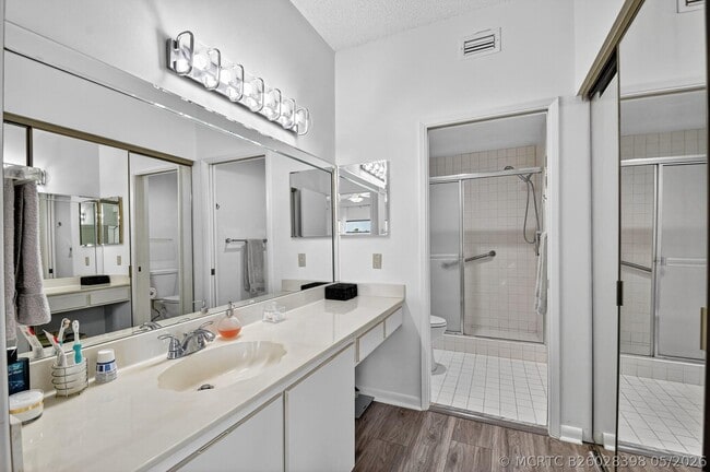 Building Photo - 6193 Pointe Regal Cir