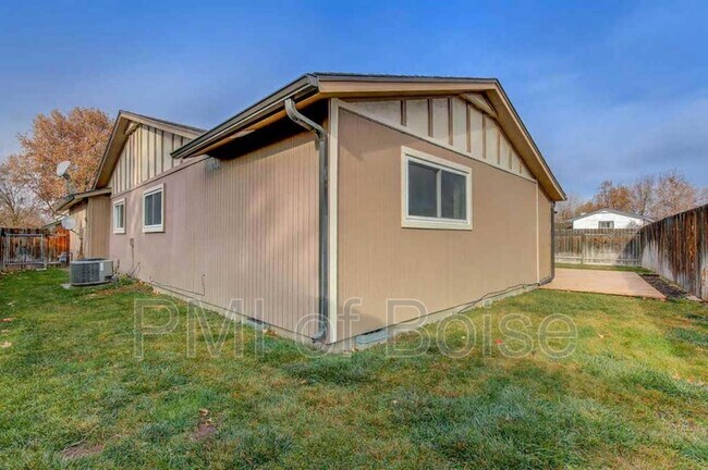 Building Photo - 810 N Horton St