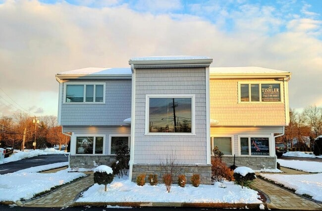 Building Photo - 67 Plum St