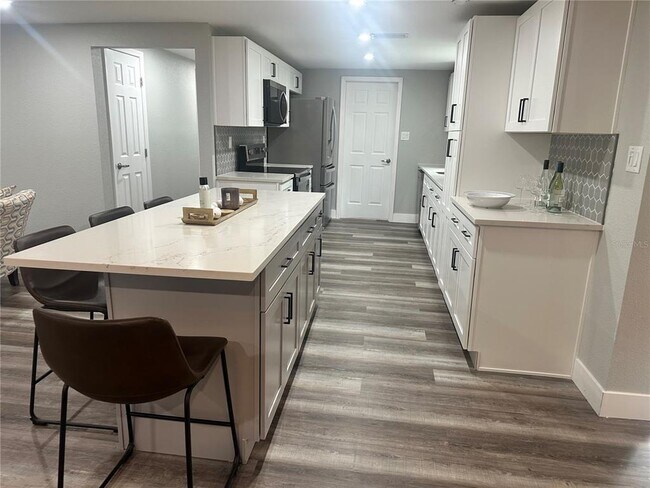 Building Photo - 12922 Post Rd