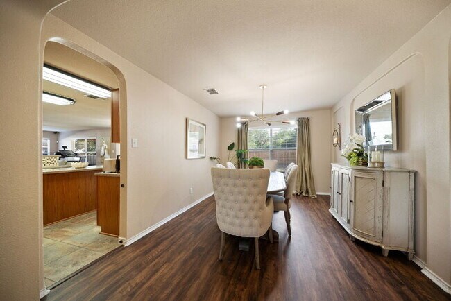 Building Photo - 15206 Redbird Mnr