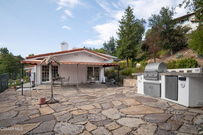Building Photo - 28329 Foothill Dr