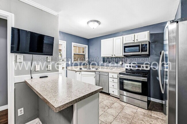 Building Photo - 129 E 49th St
