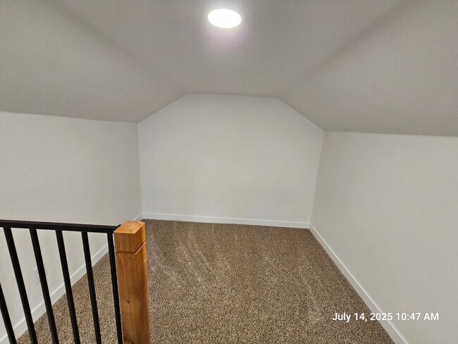 Building Photo - 408-410 SW Elmwood Ave