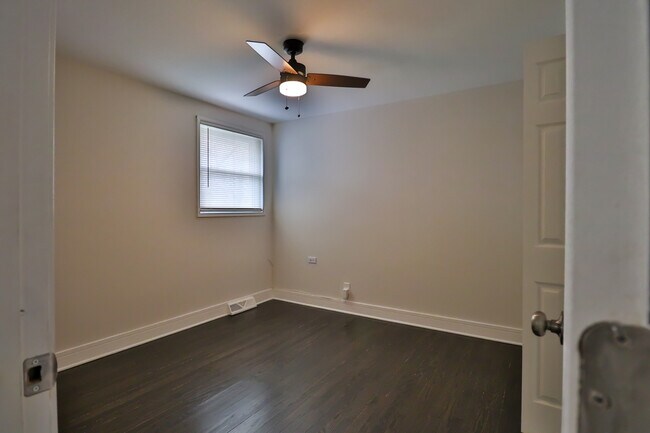 Building Photo - 16039 Marian Dr
