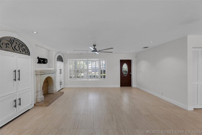 Building Photo - 2401 NE 47th St