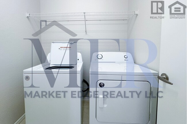 Building Photo - 3Bed/2Bath Home at Cotton Ln/Greenway Rd! $199 MOVE-IN SPECIAL! Ready for Immediate Move-In!