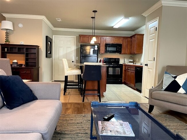 Building Photo - 1063 W Malibu St