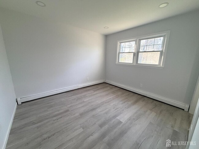 Building Photo - 2460 Woodbridge Ave