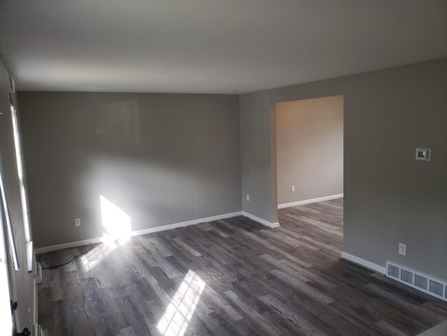 Building Photo - 4054 Mt Royal Blvd