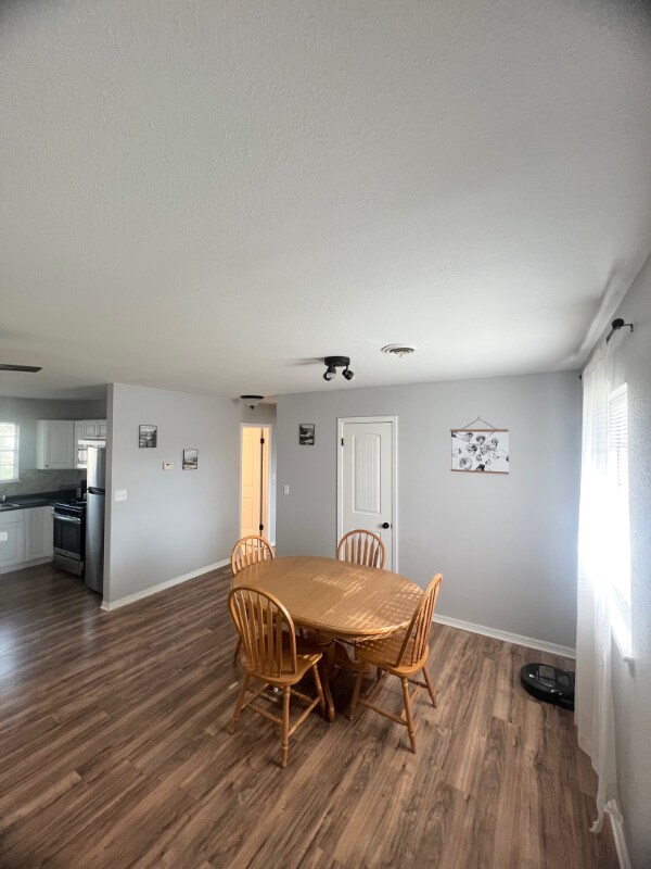 Building Photo - 4813 Bermuda Cir