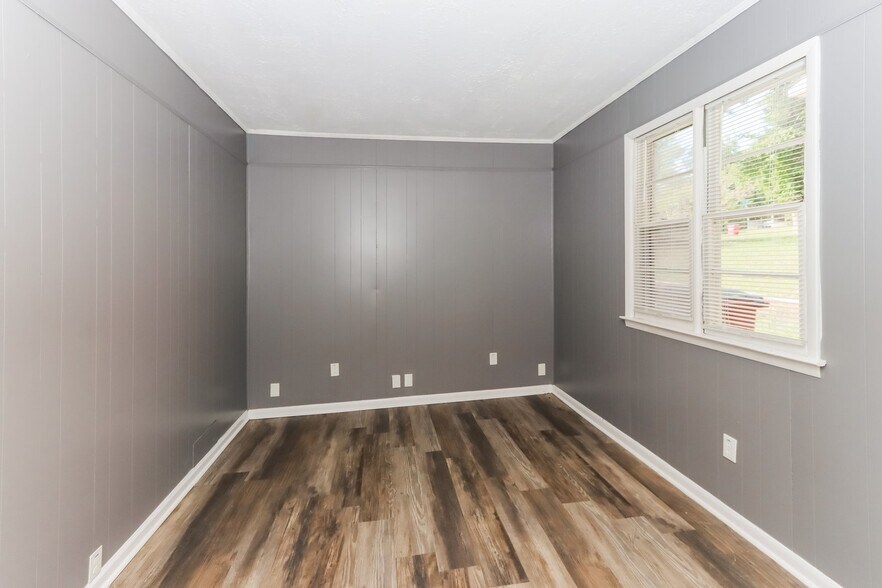 Building Photo - 4012 Lindwood Dr