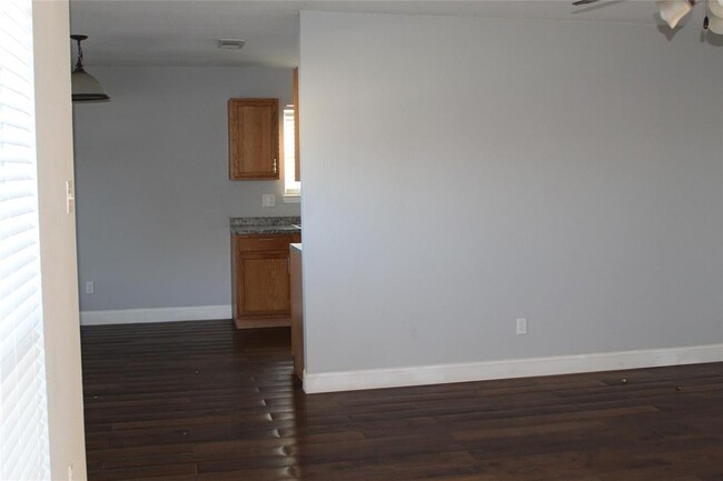 Building Photo - 424 Penny Ln