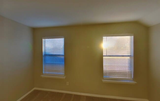 Building Photo - Comfortable 4-Bedroom Property Ready to Move In