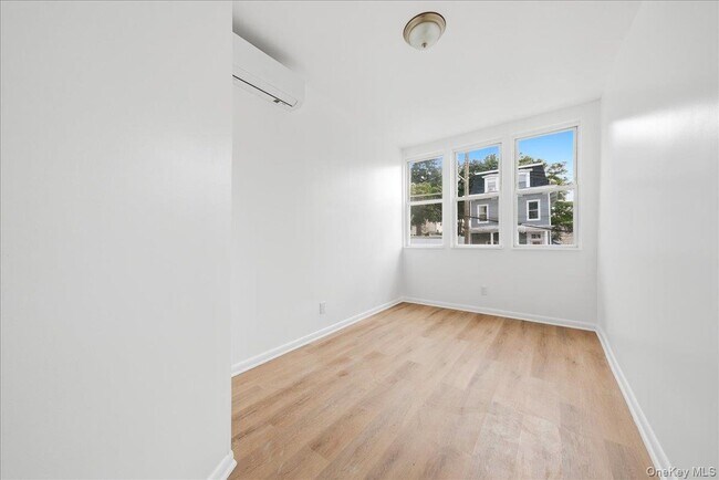 Building Photo - 17 Lamartine Ave