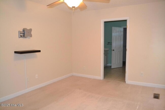 Building Photo - 114 Willow Creek Ln