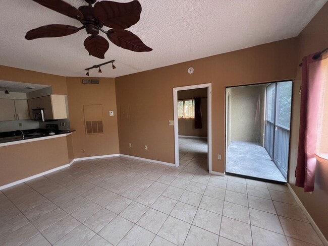 Building Photo - Pretty, updated 1 bed, 1 bath in Fort Lauderdale