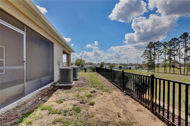 Building Photo - 421 Sedgewick Dr