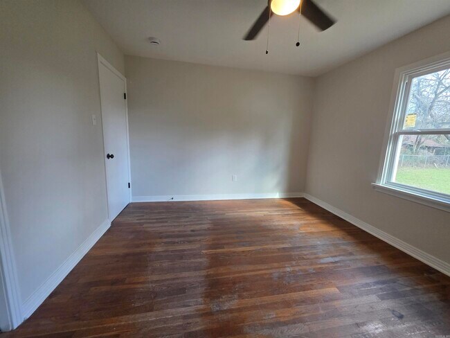 Building Photo - 1626 Davis St