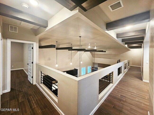 Building Photo - 13185 Tiverton Rd