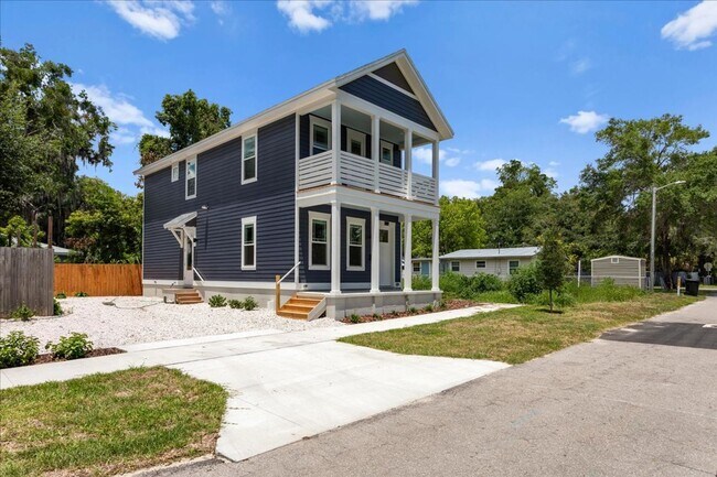 Building Photo - 516 SW 7th Pl