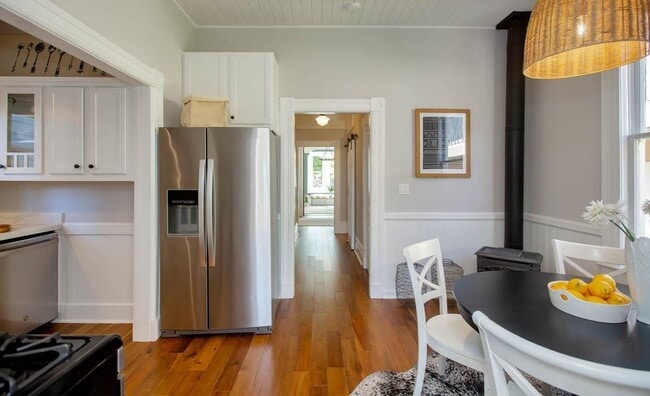 Building Photo - 2253 Clinton Ave