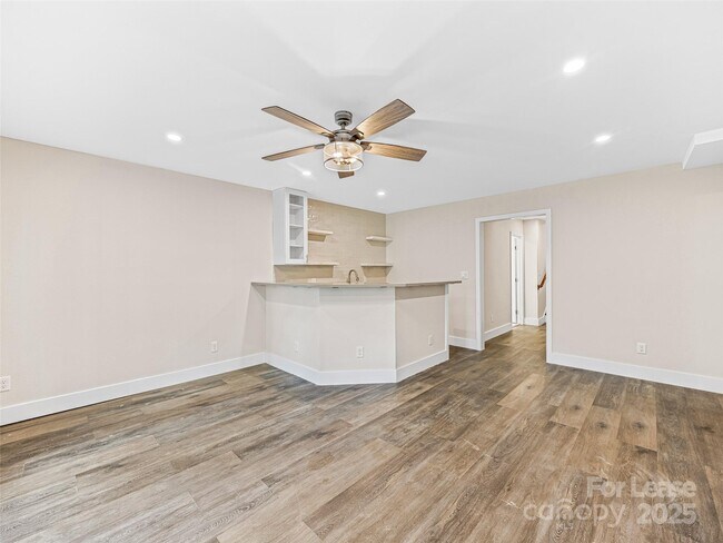 Building Photo - 42 Forsythe St